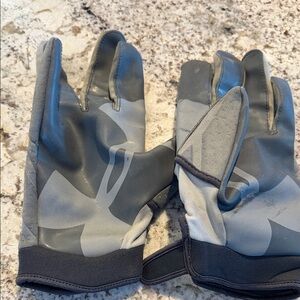 Under Armour Men's Camouflage flag football Gloves size large